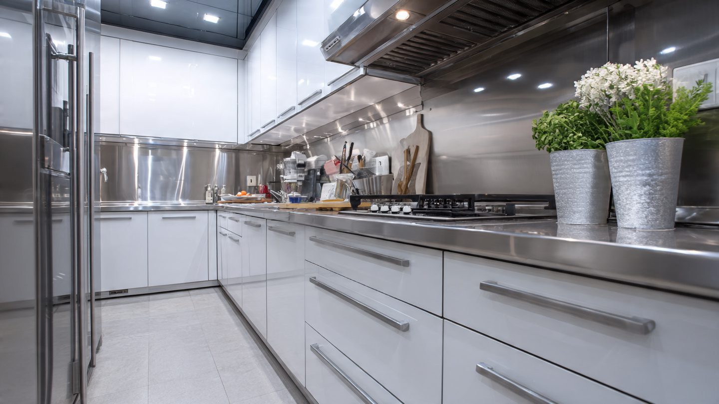 How to remove grease from kitchen cabinets 3