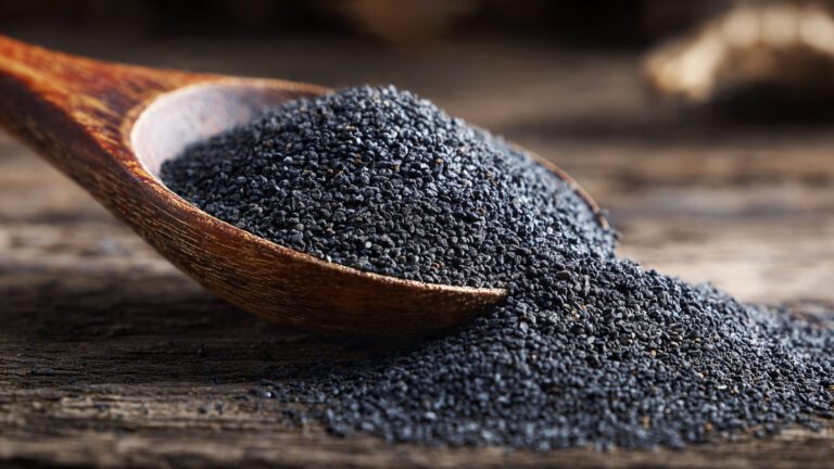 How poppy seeds affect human health