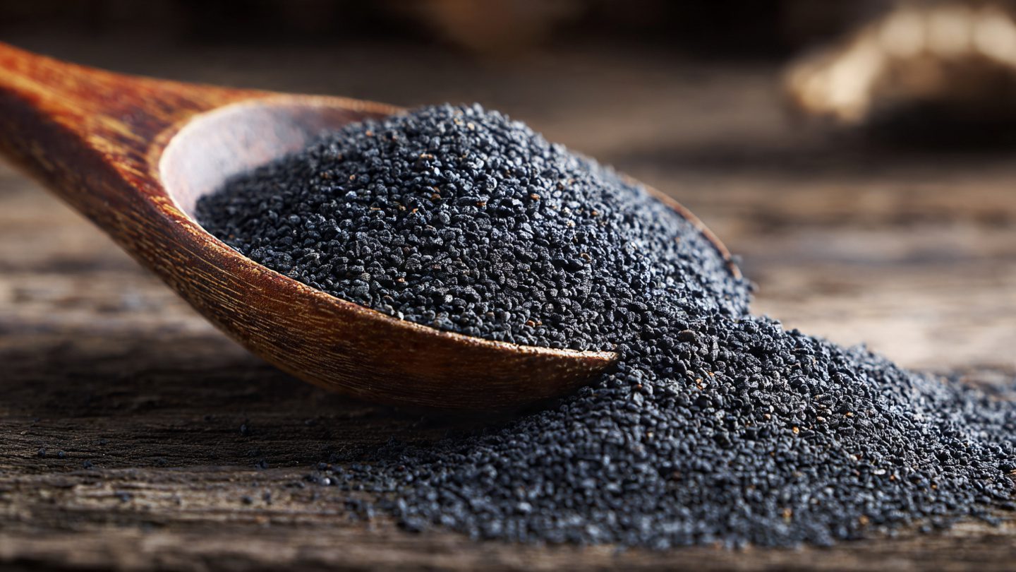 How poppy seeds affect human health