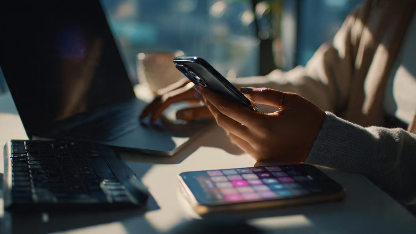 Is iPhone or Mobile with Android operating system better 3