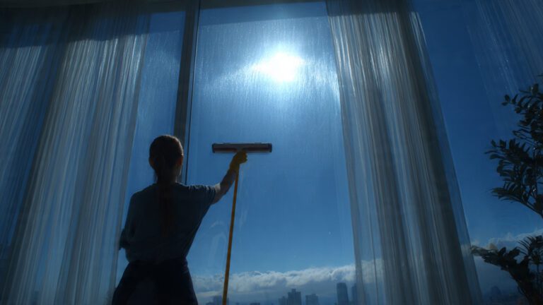 How to clean windows quickly and streak-free