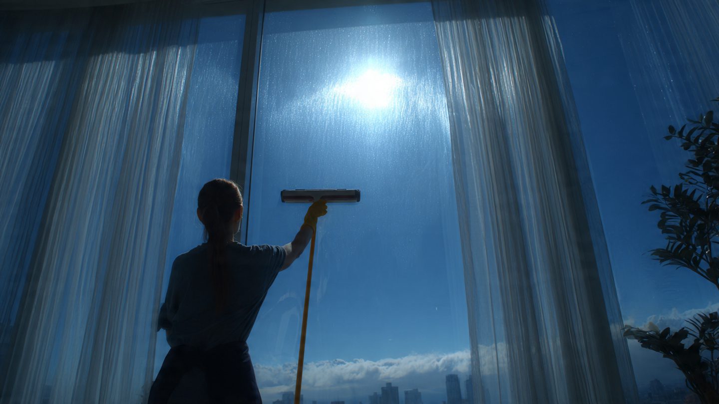 How to clean windows quickly and streak-free
